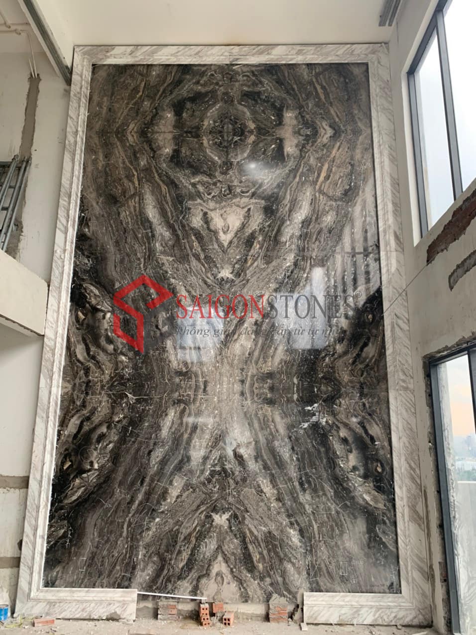 Tranh đối xứng khổ dọc