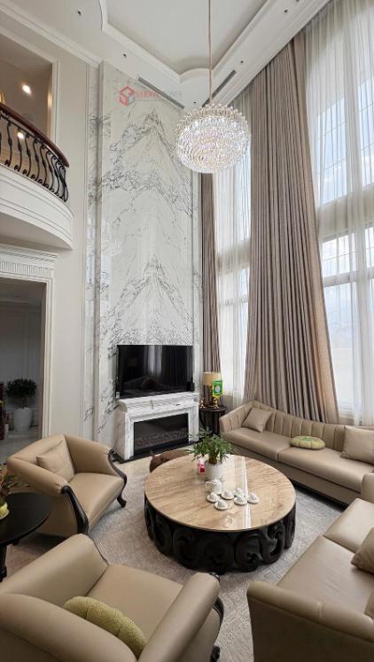 Tranh đối xứng khổ dọc